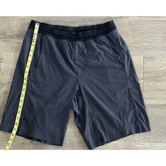 Lululemon Men’s Athletic Shorts Size Medium ~ Gray - Picture 6 of 8